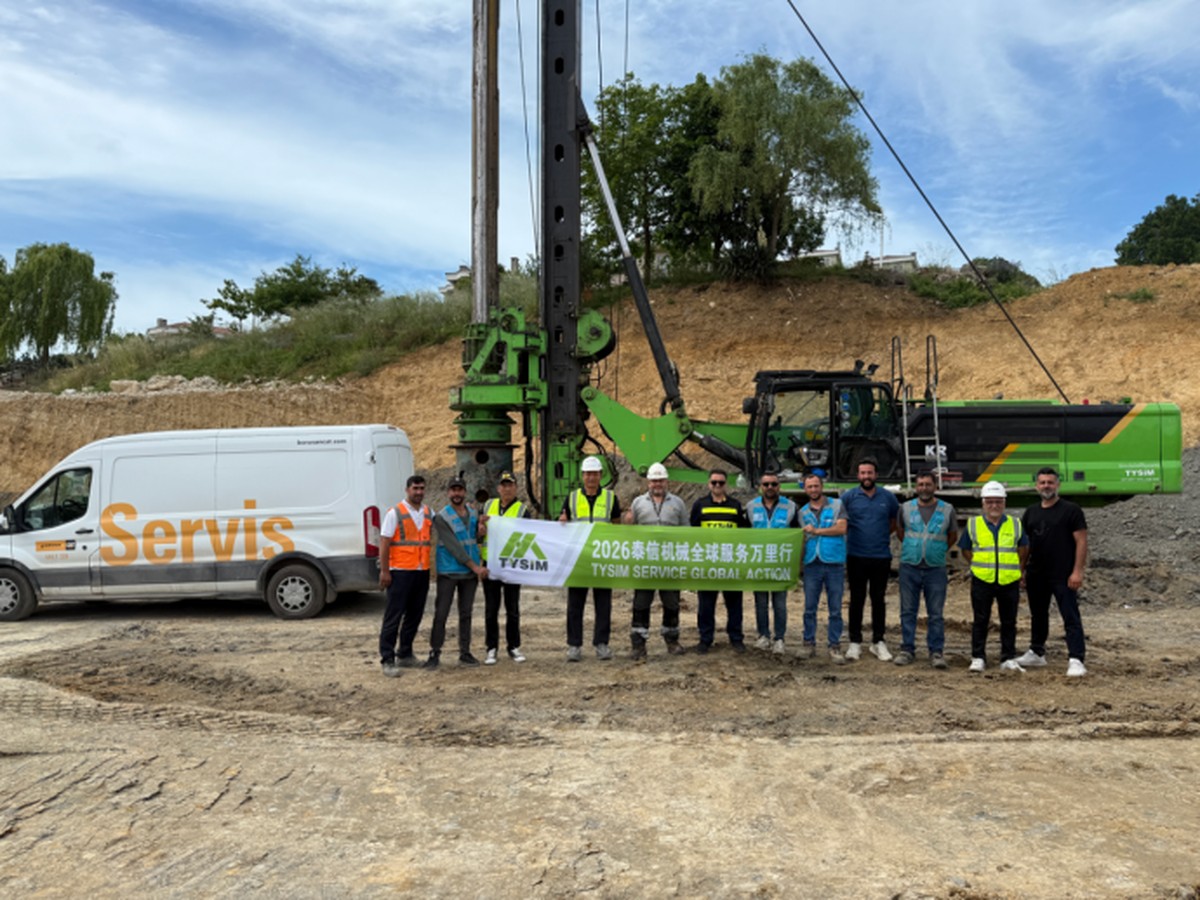 Rotary Drilling Rig with Caterpillar Chassis