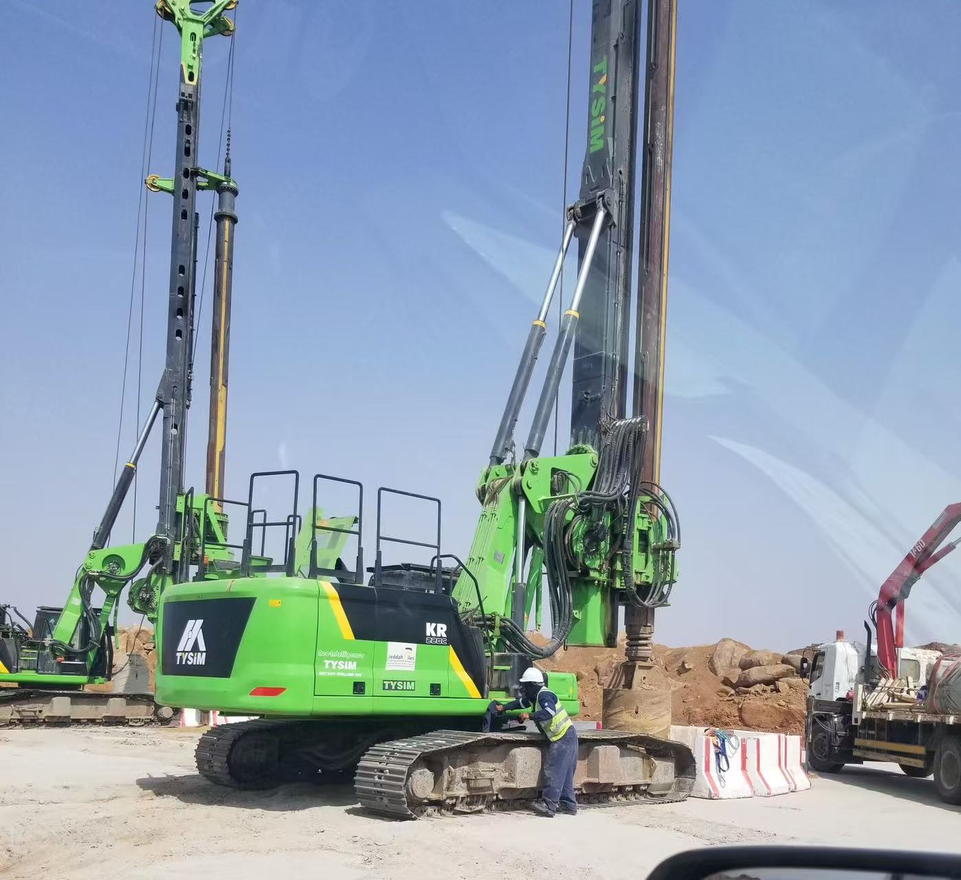 TYSIM CAT Chassis Rotary Drilling Rigs2